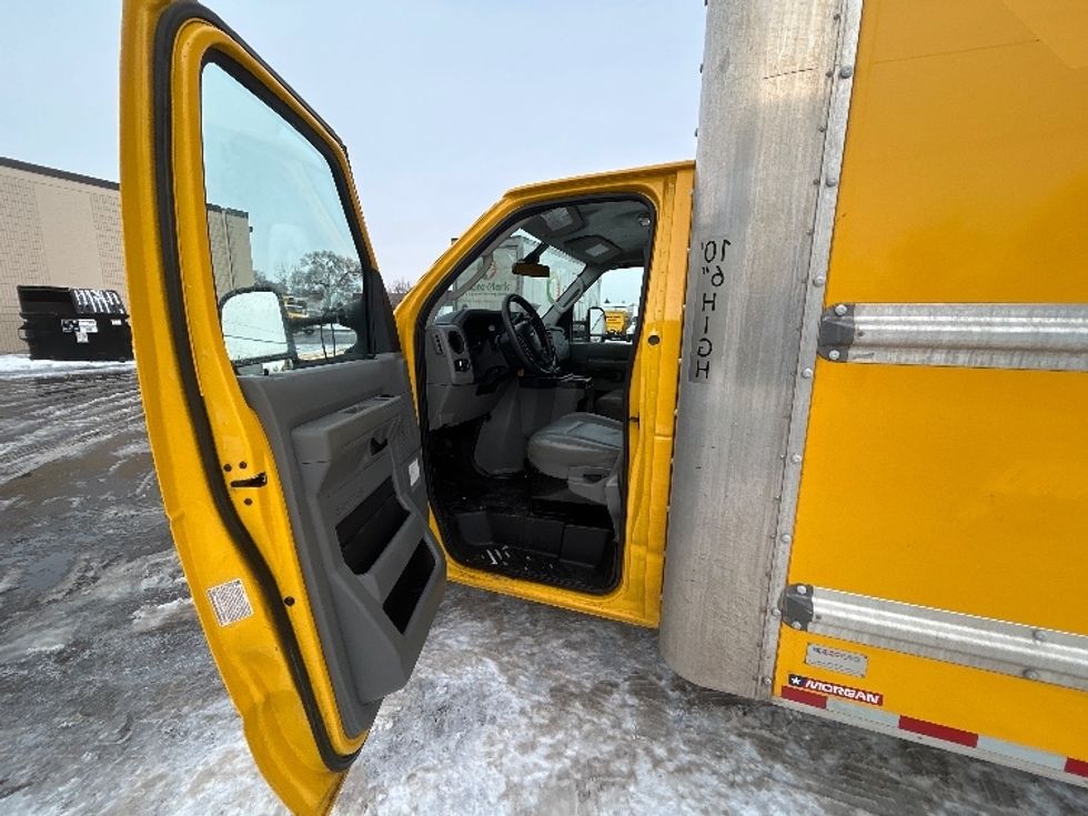 Light Duty Box Truck-Light and Medium Duty Trucks-Ford-2022-E350-Brooklyn Park-MN-89,542\n\t\tmiles-$ 29,500 - Image 16