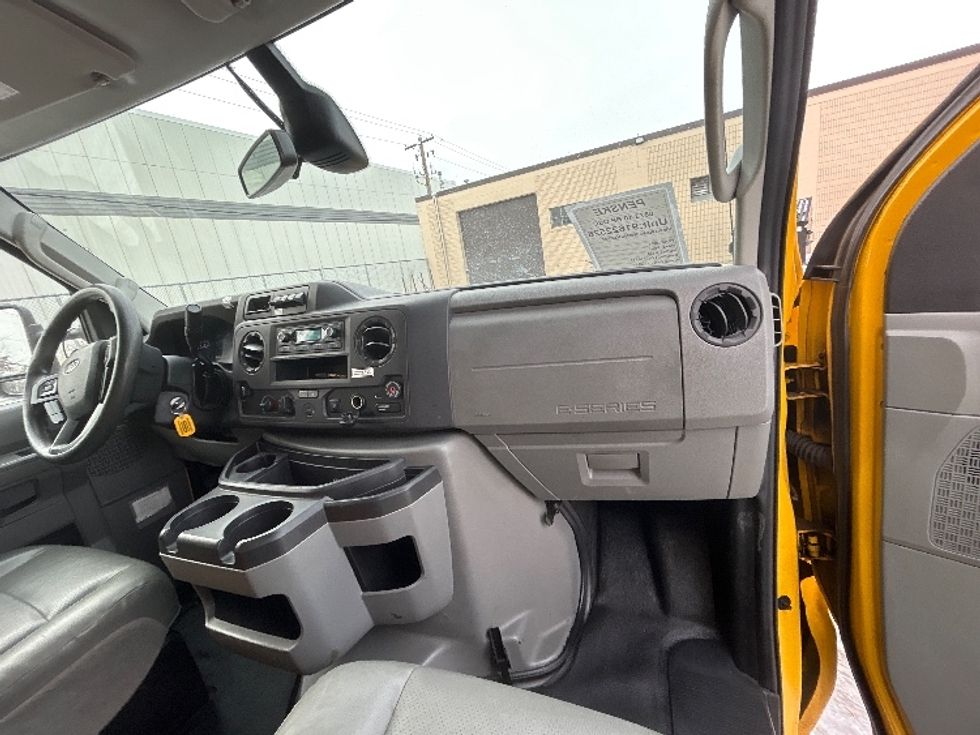 Light Duty Box Truck-Light and Medium Duty Trucks-Ford-2022-E350-Brooklyn Park-MN-89,542\n\t\tmiles-$ 29,500 - Image 21