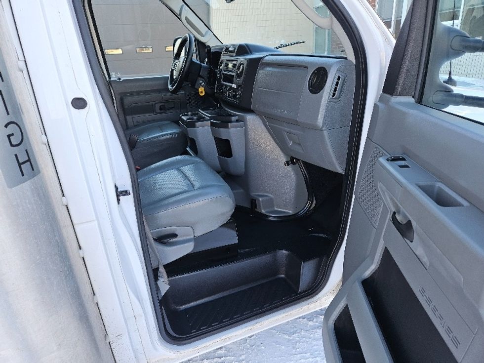 Light Duty Box Truck-Light and Medium Duty Trucks-Ford-2022-E350-Brooklyn Park-MN-89,861\n\t\tmiles-$ 32,500 - Image 20