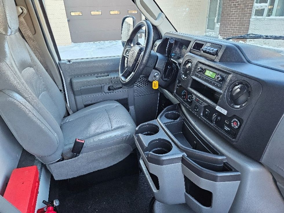 Light Duty Box Truck-Light and Medium Duty Trucks-Ford-2022-E350-Brooklyn Park-MN-89,861\n\t\tmiles-$ 32,500 - Image 22