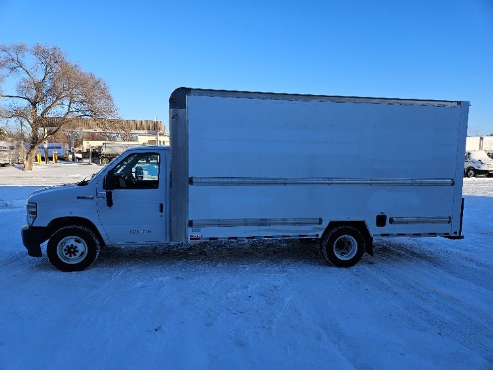 Light Duty Box Truck-Light and Medium Duty Trucks-Ford-2022-E350-Brooklyn Park-MN-89,861\n\t\tmiles-$ 32,500 - Image 4
