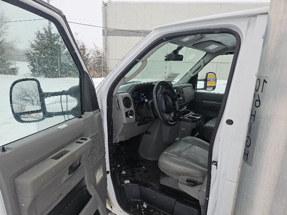 Light Duty Box Truck-Light and Medium Duty Trucks-Ford-2022-E350-Brooklyn Park-MN-90,095\n\t\tmiles-$ 32,500 - Image 16