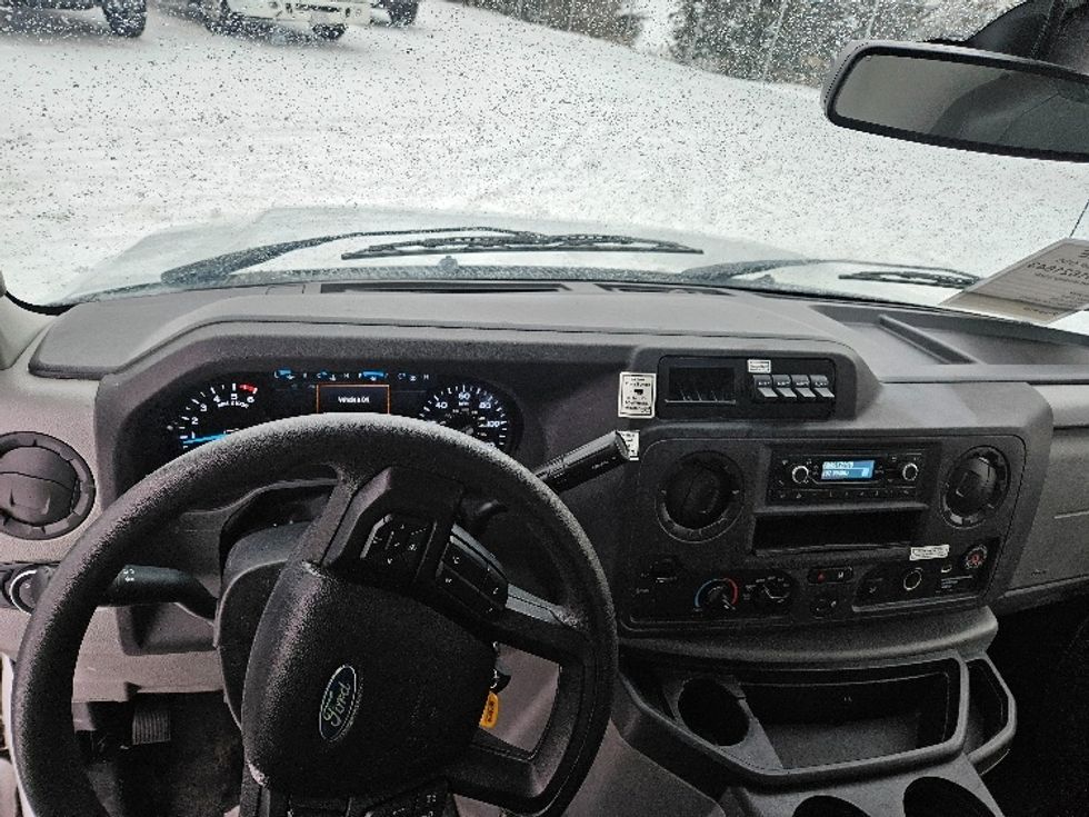 Light Duty Box Truck-Light and Medium Duty Trucks-Ford-2022-E350-Brooklyn Park-MN-90,095\n\t\tmiles-$ 32,500 - Image 18