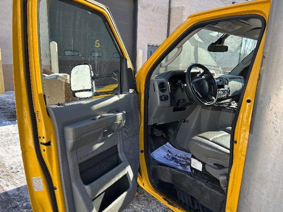 Light Duty Box Truck-Light and Medium Duty Trucks-Ford-2022-E350-Brooklyn Park-MN-90,687\n\t\tmiles-$ 29,500 - Image 13