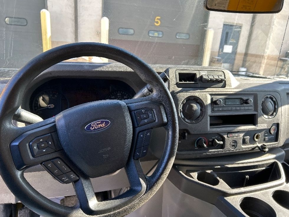 Light Duty Box Truck-Light and Medium Duty Trucks-Ford-2022-E350-Brooklyn Park-MN-90,687\n\t\tmiles-$ 29,500 - Image 15
