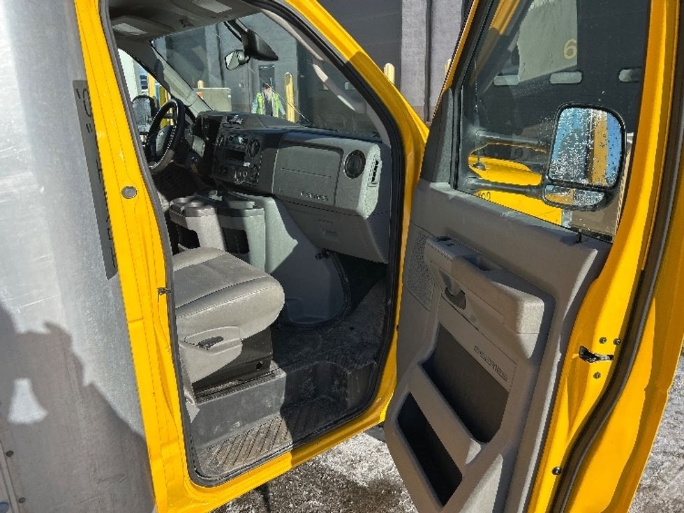 Light Duty Box Truck-Light and Medium Duty Trucks-Ford-2022-E350-Brooklyn Park-MN-90,687\n\t\tmiles-$ 29,500 - Image 17