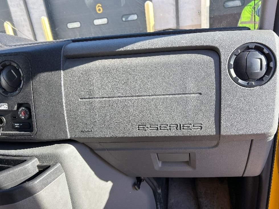 Light Duty Box Truck-Light and Medium Duty Trucks-Ford-2022-E350-Brooklyn Park-MN-90,687\n\t\tmiles-$ 29,500 - Image 18