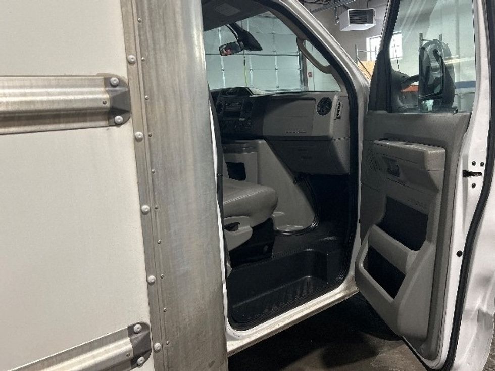 Light Duty Box Truck-Light and Medium Duty Trucks-Ford-2022-E350-Brooklyn Park-MN-97,503\n\t\tmiles-$ 31,750 - Image 20