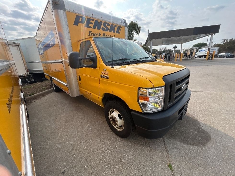 Light Duty Box Truck-Light and Medium Duty Trucks-Ford-2022-E350-Brooklyn Park-MN-97,811\n\t\tmiles-$ 28,000 - Image 1