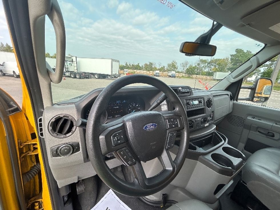 Light Duty Box Truck-Light and Medium Duty Trucks-Ford-2022-E350-Brooklyn Park-MN-97,811\n\t\tmiles-$ 28,000 - Image 17