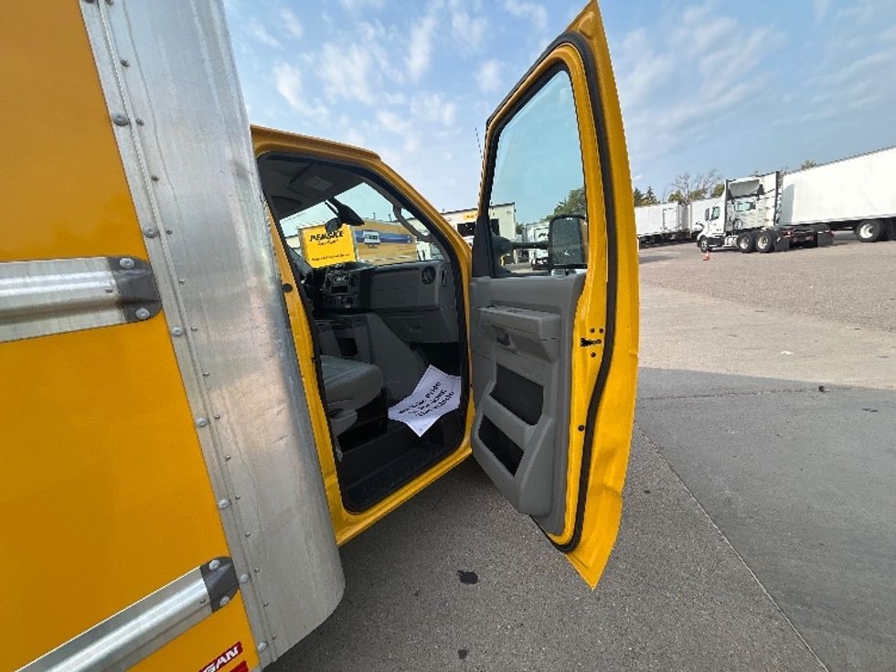 Light Duty Box Truck-Light and Medium Duty Trucks-Ford-2022-E350-Brooklyn Park-MN-97,811\n\t\tmiles-$ 28,000 - Image 20