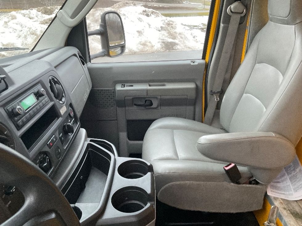 Light Duty Box Truck-Light and Medium Duty Trucks-Ford-2022-E350-Byron Center-MI-100,249\n\t\tmiles-$ 27,500 - Image 19
