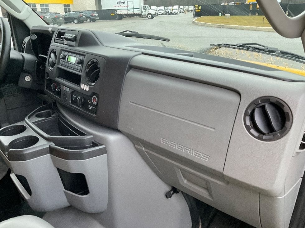 Light Duty Box Truck-Light and Medium Duty Trucks-Ford-2022-E350-Byron Center-MI-100,249\n\t\tmiles-$ 27,500 - Image 21