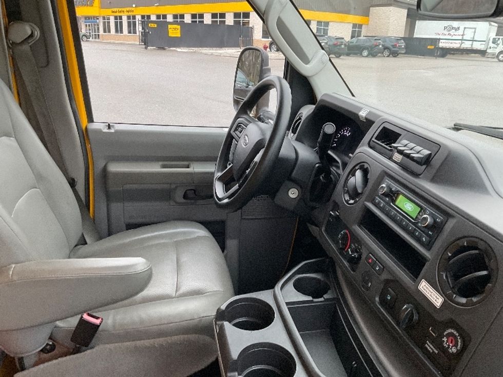 Light Duty Box Truck-Light and Medium Duty Trucks-Ford-2022-E350-Byron Center-MI-100,249\n\t\tmiles-$ 27,500 - Image 22