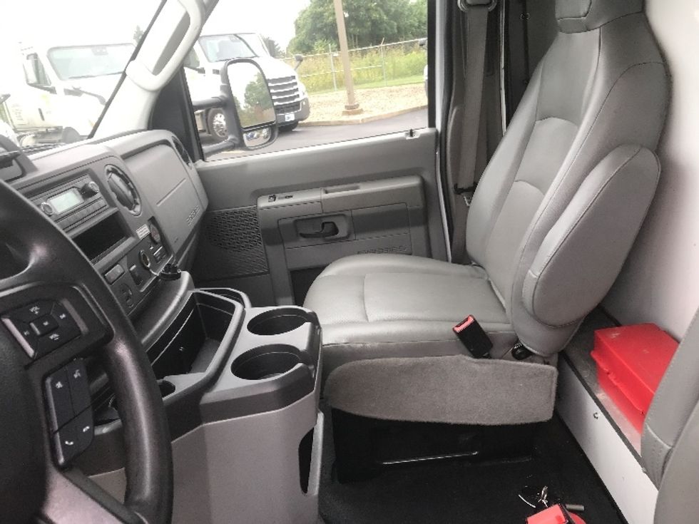 Light Duty Box Truck-Light and Medium Duty Trucks-Ford-2022-E350-Canton-OH-129,216\n\t\tmiles-$ 24,250 - Image 19