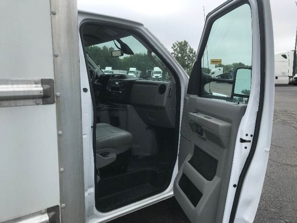 Light Duty Box Truck-Light and Medium Duty Trucks-Ford-2022-E350-Canton-OH-129,216\n\t\tmiles-$ 24,250 - Image 20