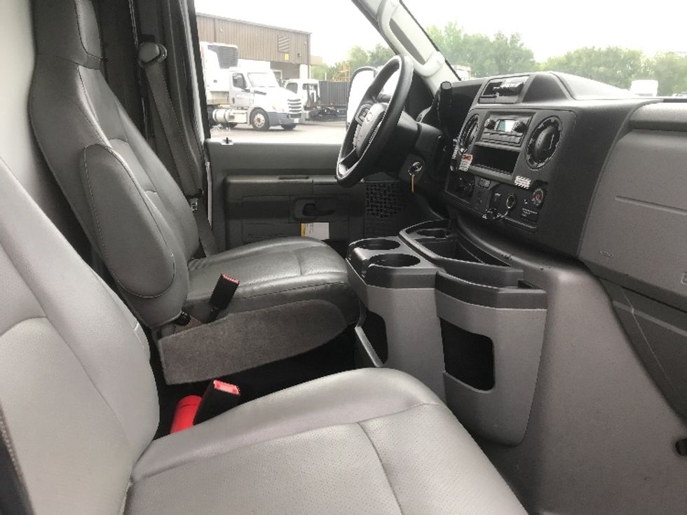 Light Duty Box Truck-Light and Medium Duty Trucks-Ford-2022-E350-Canton-OH-129,216\n\t\tmiles-$ 24,250 - Image 22