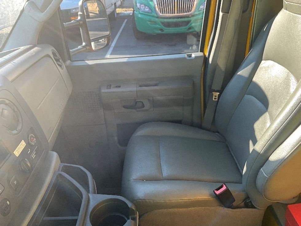 Light Duty Box Truck-Light and Medium Duty Trucks-Ford-2022-E350-Capitol Heights-MD-105,629\n\t\tmiles-$ 26,250 - Image 16
