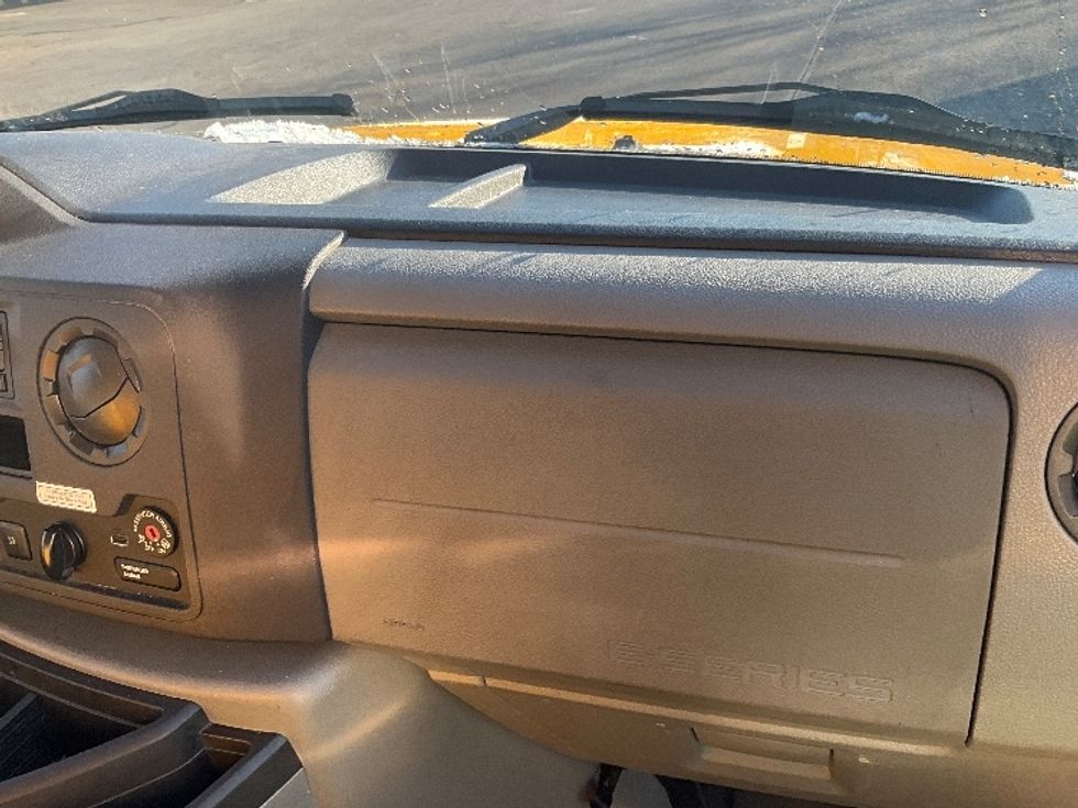 Light Duty Box Truck-Light and Medium Duty Trucks-Ford-2022-E350-Capitol Heights-MD-105,629\n\t\tmiles-$ 26,250 - Image 18