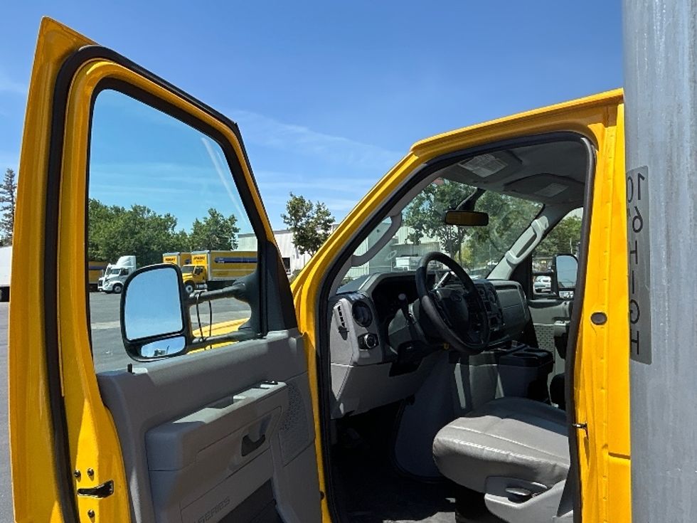 Light Duty Box Truck-Light and Medium Duty Trucks-Ford-2022-E350-Ceres-CA-116,328\n\t\tmiles-$ 24,000 - Image 16