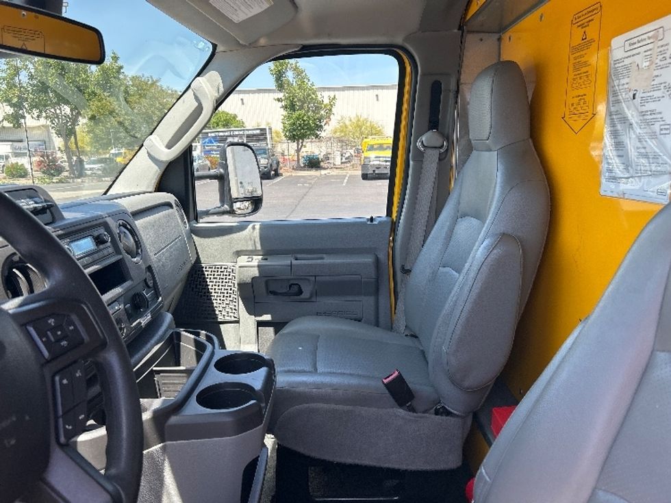 Light Duty Box Truck-Light and Medium Duty Trucks-Ford-2022-E350-Ceres-CA-116,328\n\t\tmiles-$ 24,000 - Image 19