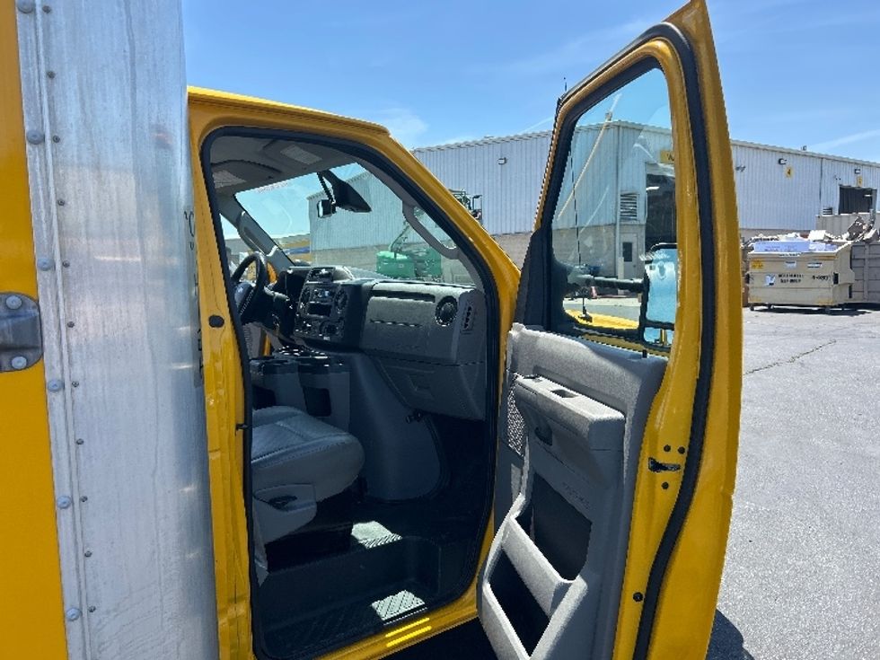 Light Duty Box Truck-Light and Medium Duty Trucks-Ford-2022-E350-Ceres-CA-116,328\n\t\tmiles-$ 24,000 - Image 20