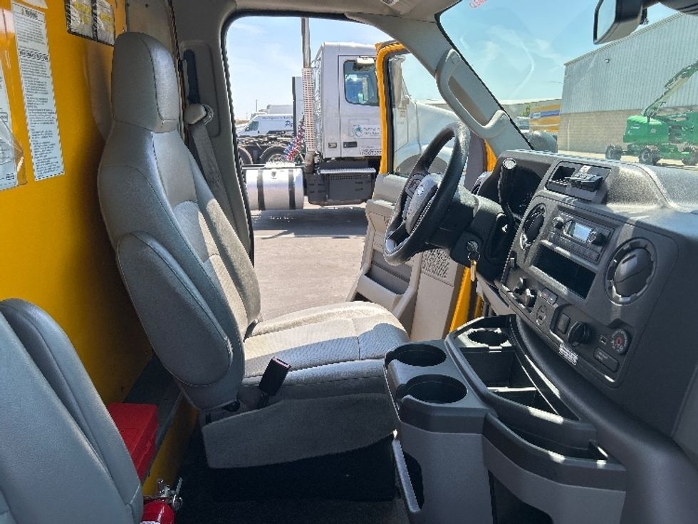 Light Duty Box Truck-Light and Medium Duty Trucks-Ford-2022-E350-Ceres-CA-116,328\n\t\tmiles-$ 24,000 - Image 22