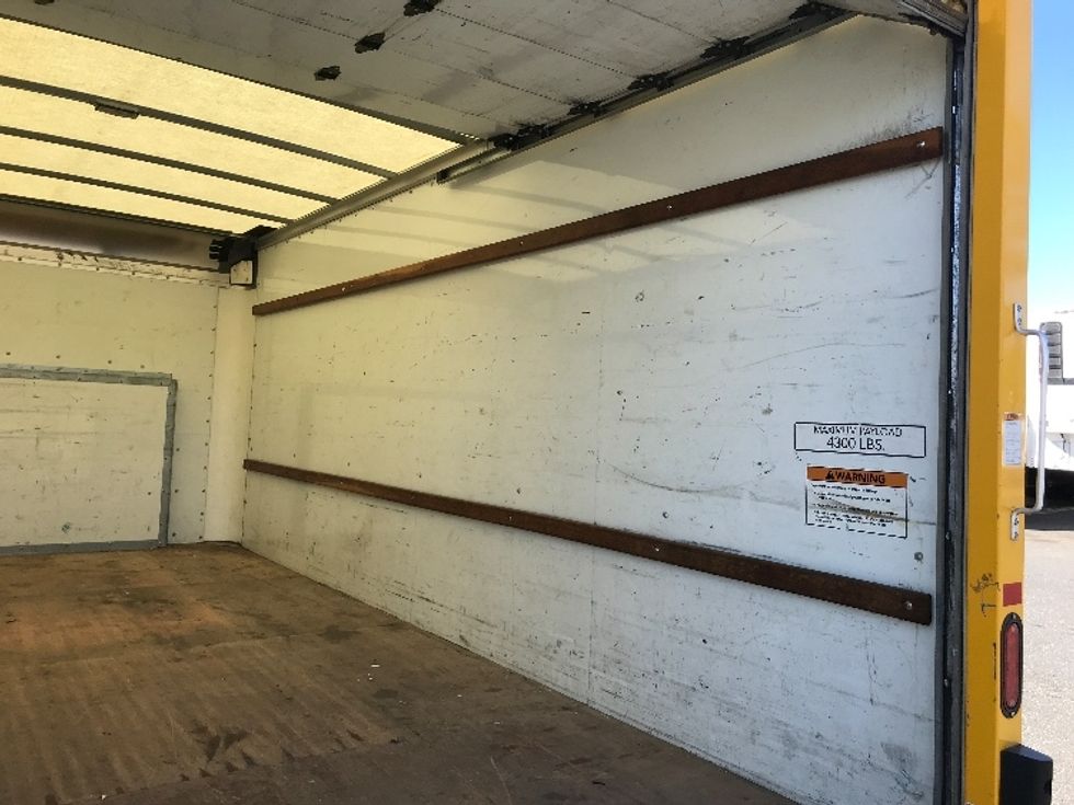 Light Duty Box Truck-Light and Medium Duty Trucks-Ford-2022-E350-Charlotte-NC-104,546\n\t\tmiles-$ 27,500 - Image 12