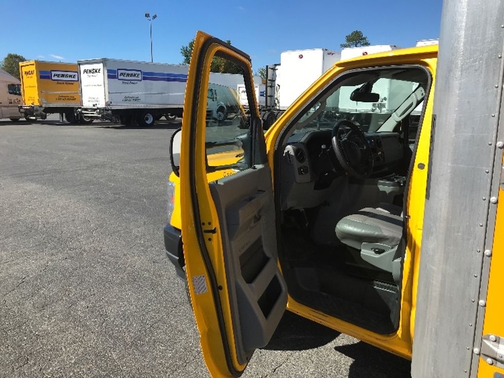 Light Duty Box Truck-Light and Medium Duty Trucks-Ford-2022-E350-Charlotte-NC-104,546\n\t\tmiles-$ 27,500 - Image 16