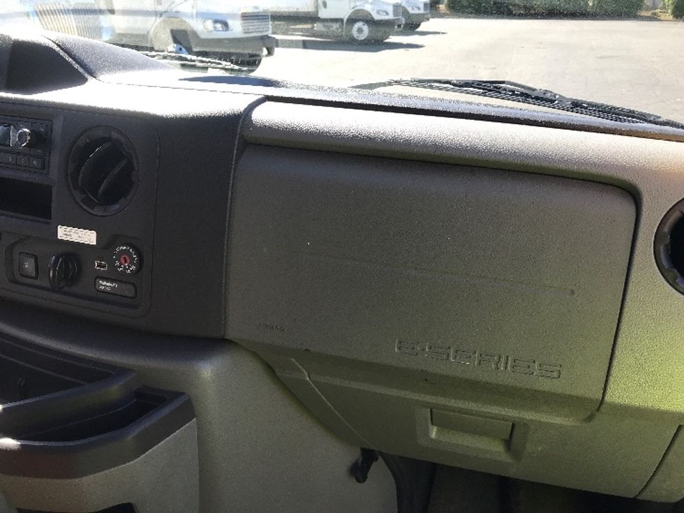 Light Duty Box Truck-Light and Medium Duty Trucks-Ford-2022-E350-Charlotte-NC-104,546\n\t\tmiles-$ 27,500 - Image 21