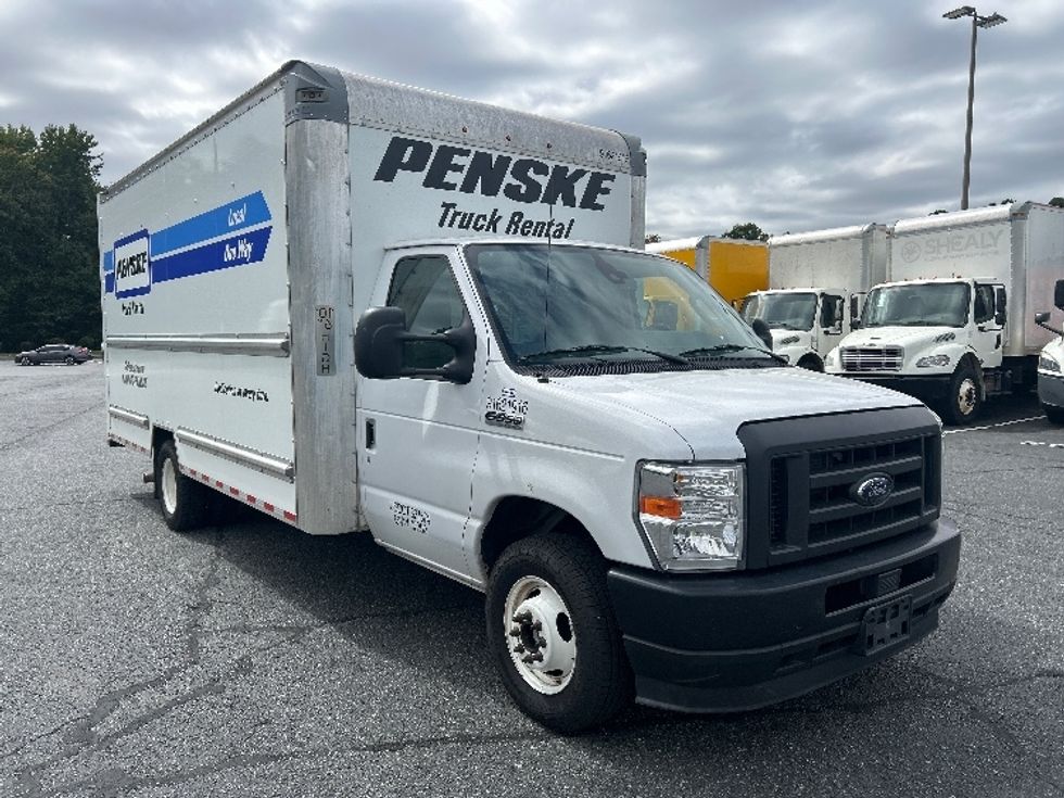 Light Duty Box Truck-Light and Medium Duty Trucks-Ford-2022-E350-Charlotte-NC-109,408\n\t\tmiles-$ 30,500 - Image 1
