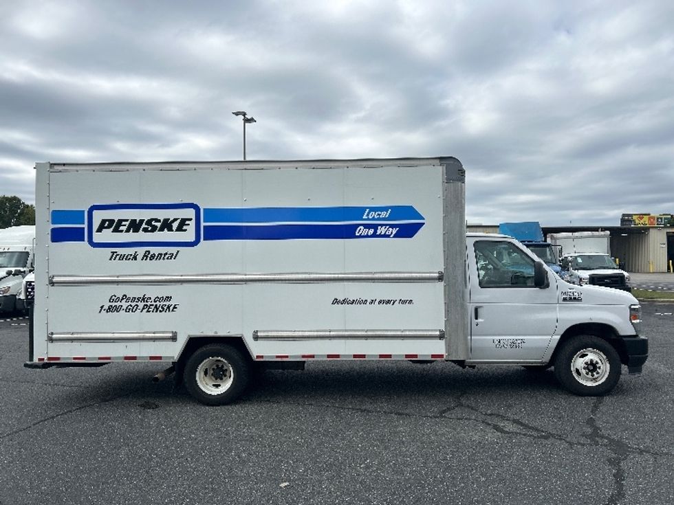 Light Duty Box Truck-Light and Medium Duty Trucks-Ford-2022-E350-Charlotte-NC-109,408\n\t\tmiles-$ 30,500 - Image 12