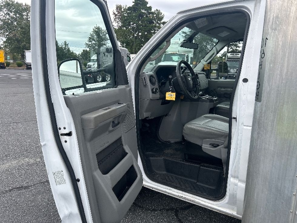 Light Duty Box Truck-Light and Medium Duty Trucks-Ford-2022-E350-Charlotte-NC-109,408\n\t\tmiles-$ 30,500 - Image 13