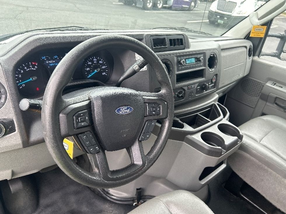 Light Duty Box Truck-Light and Medium Duty Trucks-Ford-2022-E350-Charlotte-NC-109,408\n\t\tmiles-$ 30,500 - Image 14
