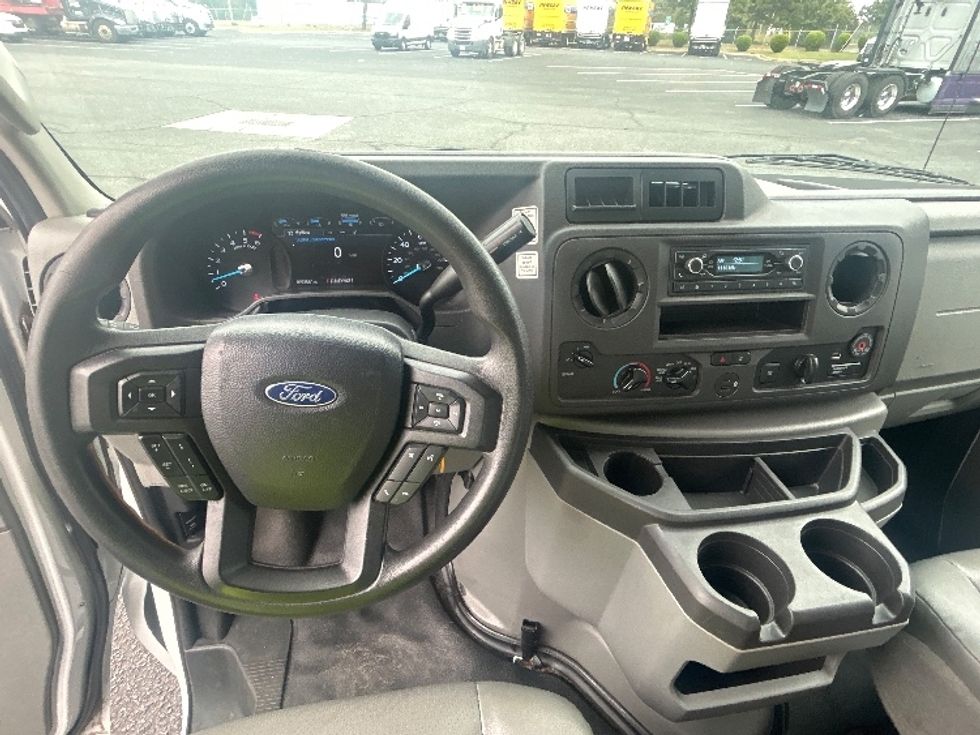 Light Duty Box Truck-Light and Medium Duty Trucks-Ford-2022-E350-Charlotte-NC-109,408\n\t\tmiles-$ 30,500 - Image 15