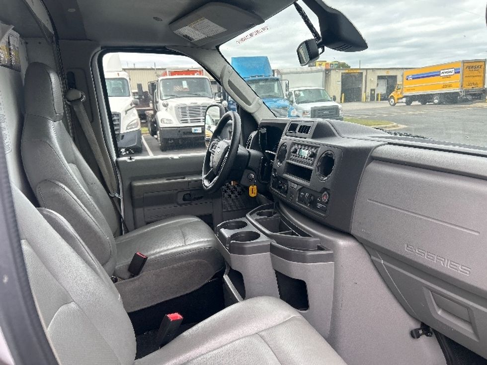 Light Duty Box Truck-Light and Medium Duty Trucks-Ford-2022-E350-Charlotte-NC-109,408\n\t\tmiles-$ 30,500 - Image 19