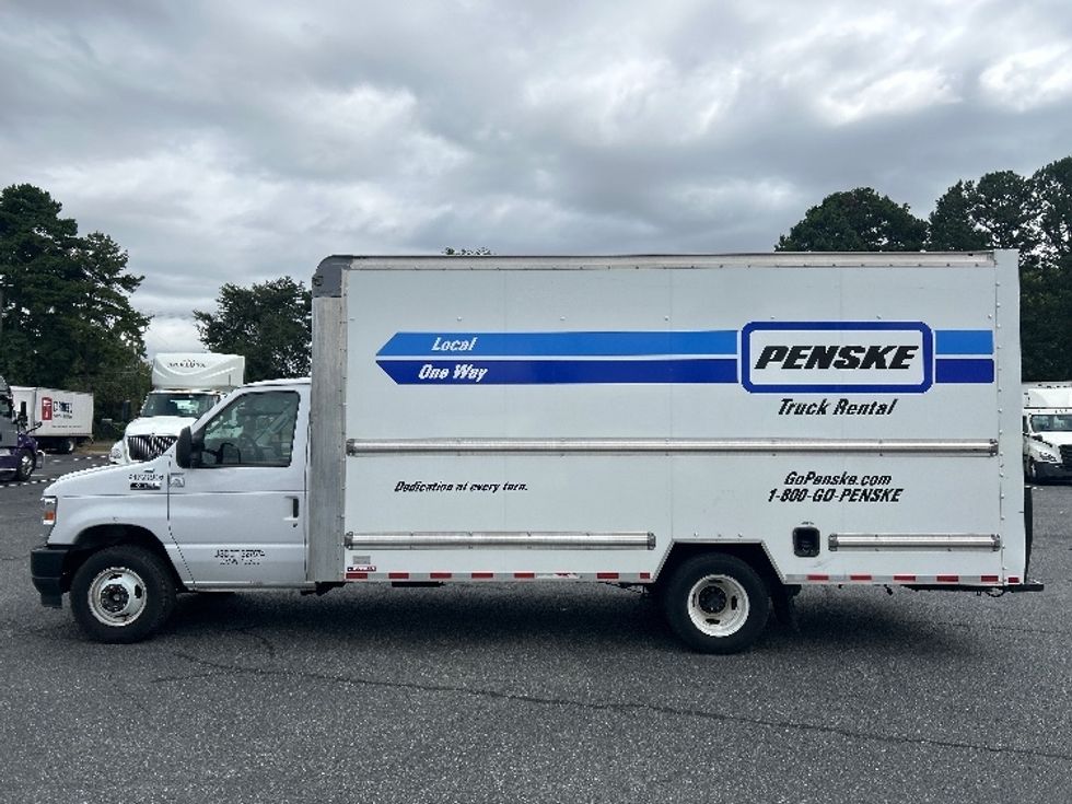 Light Duty Box Truck-Light and Medium Duty Trucks-Ford-2022-E350-Charlotte-NC-109,408\n\t\tmiles-$ 30,500 - Image 4