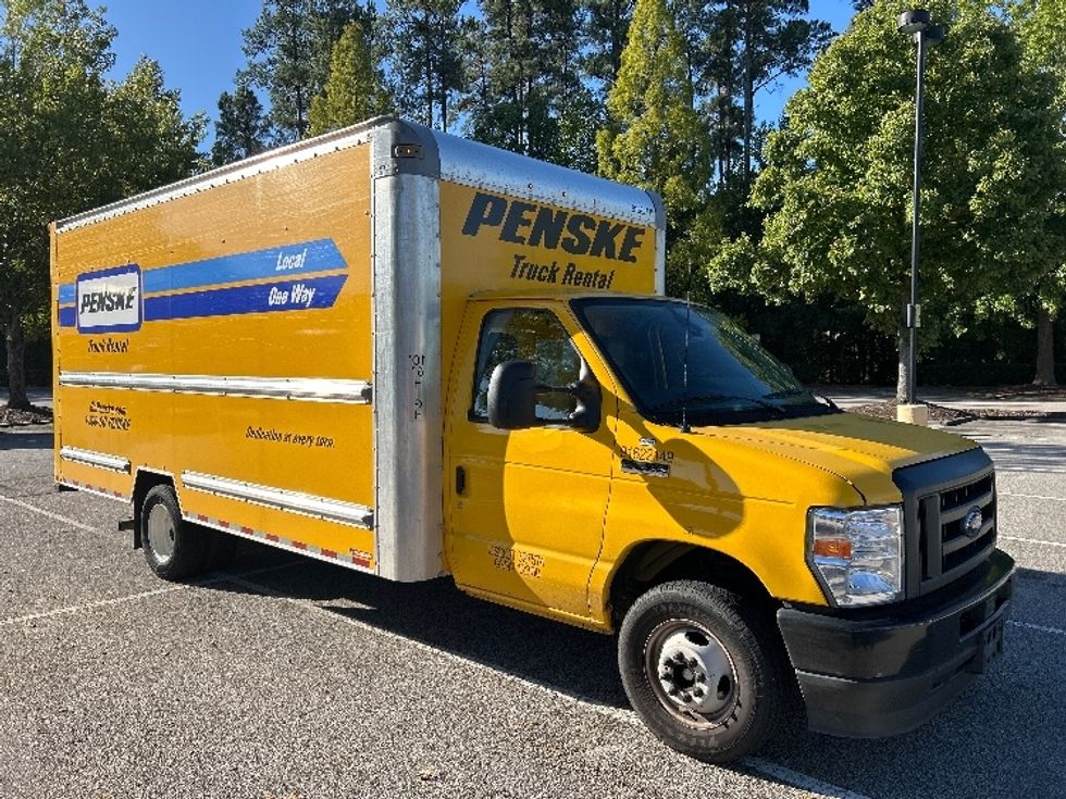 Light Duty Box Truck-Light and Medium Duty Trucks-Ford-2022-E350-Charlotte-NC-115,158\n\t\tmiles-$ 26,000 - Image 1