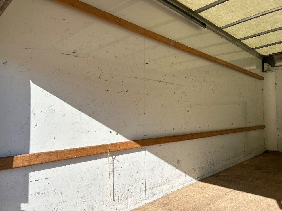 Light Duty Box Truck-Light and Medium Duty Trucks-Ford-2022-E350-Charlotte-NC-115,158\n\t\tmiles-$ 26,000 - Image 10