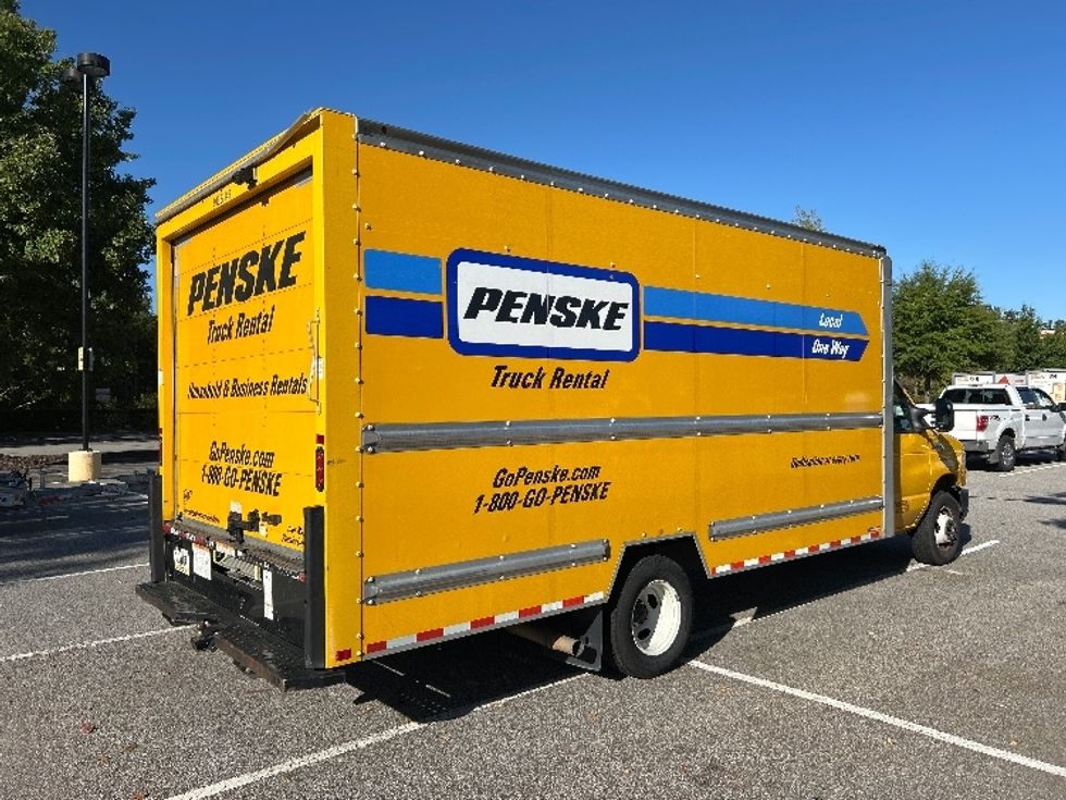 Light Duty Box Truck-Light and Medium Duty Trucks-Ford-2022-E350-Charlotte-NC-115,158\n\t\tmiles-$ 26,000 - Image 12