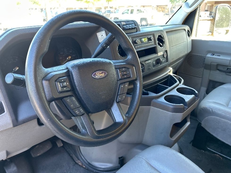 Light Duty Box Truck-Light and Medium Duty Trucks-Ford-2022-E350-Charlotte-NC-115,158\n\t\tmiles-$ 26,000 - Image 16