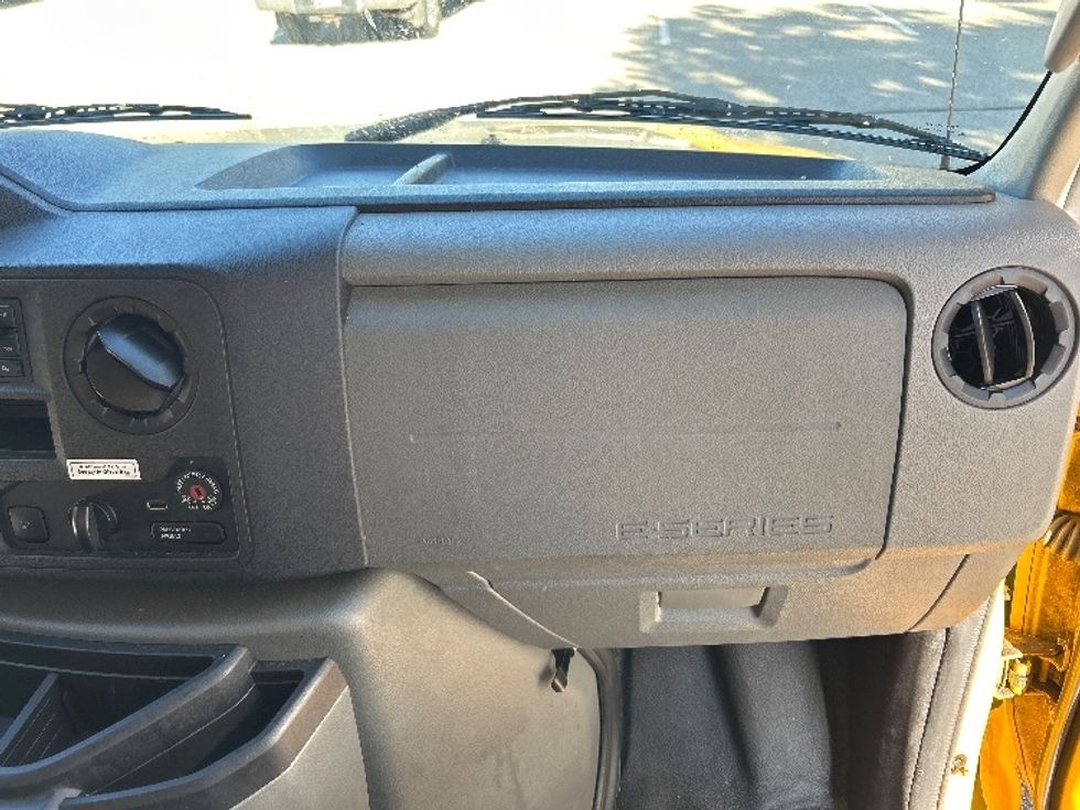 Light Duty Box Truck-Light and Medium Duty Trucks-Ford-2022-E350-Charlotte-NC-115,158\n\t\tmiles-$ 26,000 - Image 20