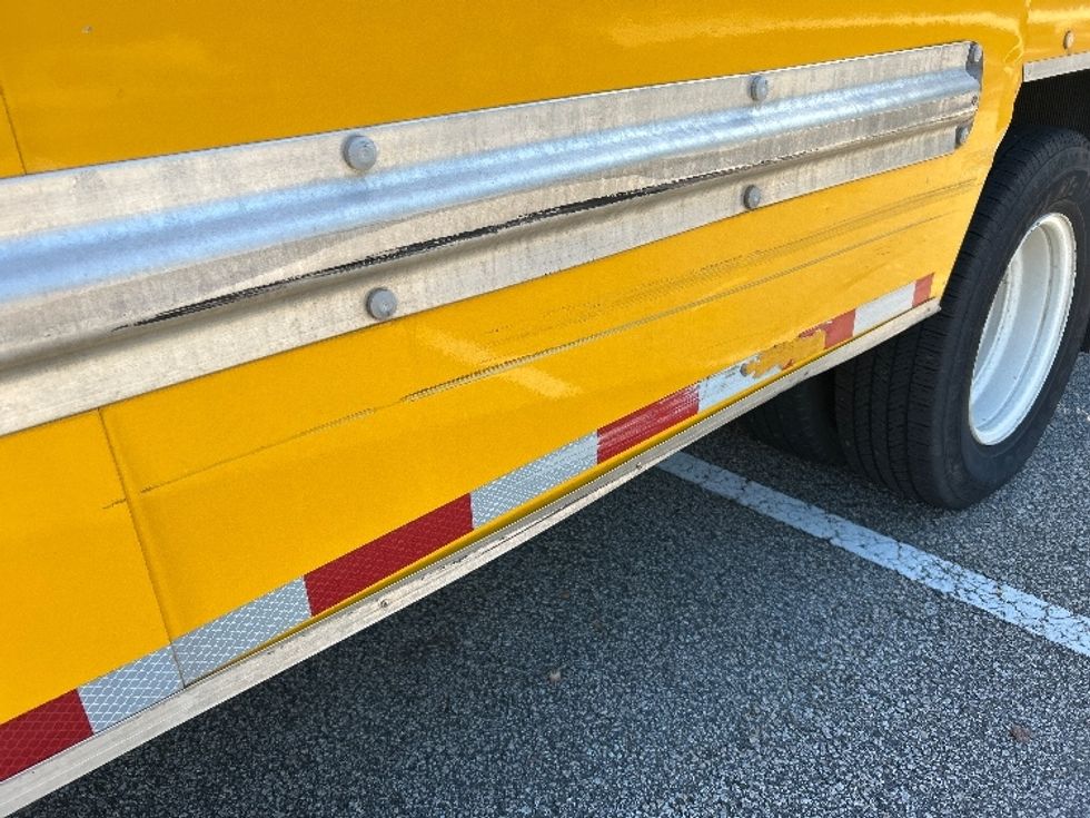 Light Duty Box Truck-Light and Medium Duty Trucks-Ford-2022-E350-Charlotte-NC-115,158\n\t\tmiles-$ 26,000 - Image 24