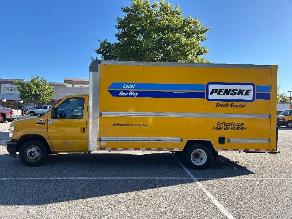 Light Duty Box Truck-Light and Medium Duty Trucks-Ford-2022-E350-Charlotte-NC-115,158\n\t\tmiles-$ 26,000 - Image 4