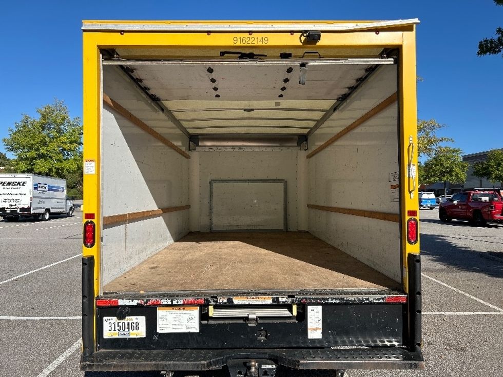 Light Duty Box Truck-Light and Medium Duty Trucks-Ford-2022-E350-Charlotte-NC-115,158\n\t\tmiles-$ 26,000 - Image 8