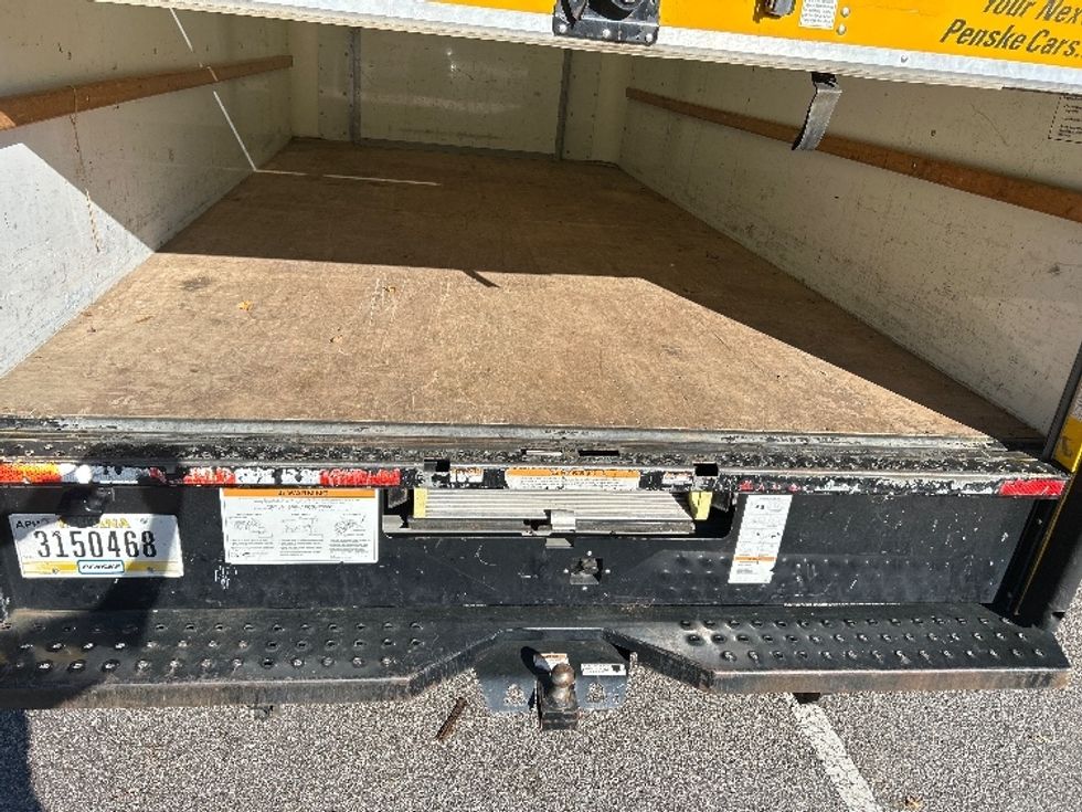 Light Duty Box Truck-Light and Medium Duty Trucks-Ford-2022-E350-Charlotte-NC-115,158\n\t\tmiles-$ 26,000 - Image 9