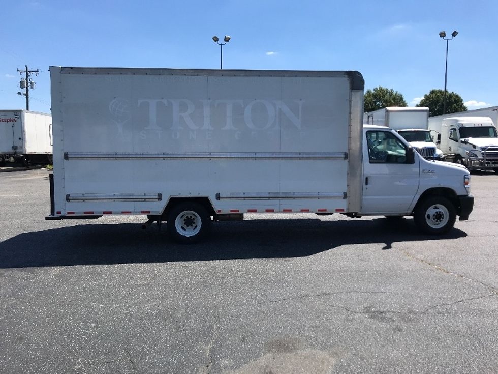 Light Duty Box Truck-Light and Medium Duty Trucks-Ford-2022-E350-Charlotte-NC-125,829\n\t\tmiles-$ 28,000 - Image 14
