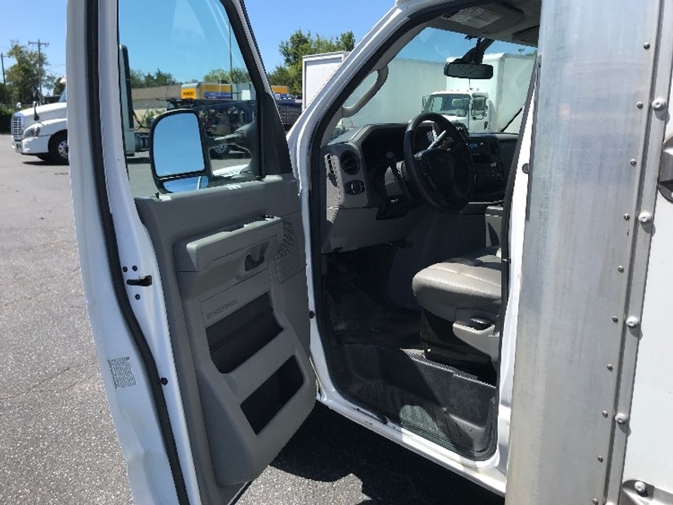 Light Duty Box Truck-Light and Medium Duty Trucks-Ford-2022-E350-Charlotte-NC-125,829\n\t\tmiles-$ 28,000 - Image 15