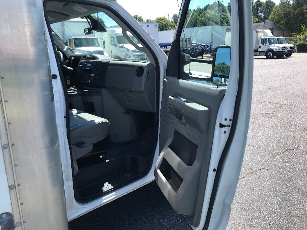 Light Duty Box Truck-Light and Medium Duty Trucks-Ford-2022-E350-Charlotte-NC-125,829\n\t\tmiles-$ 28,000 - Image 19