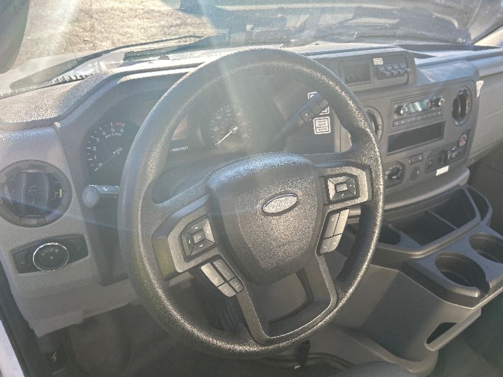 Light Duty Box Truck-Light and Medium Duty Trucks-Ford-2022-E350-Charlotte-NC-60,274\n\t\tmiles-$ 43,750 - Image 17